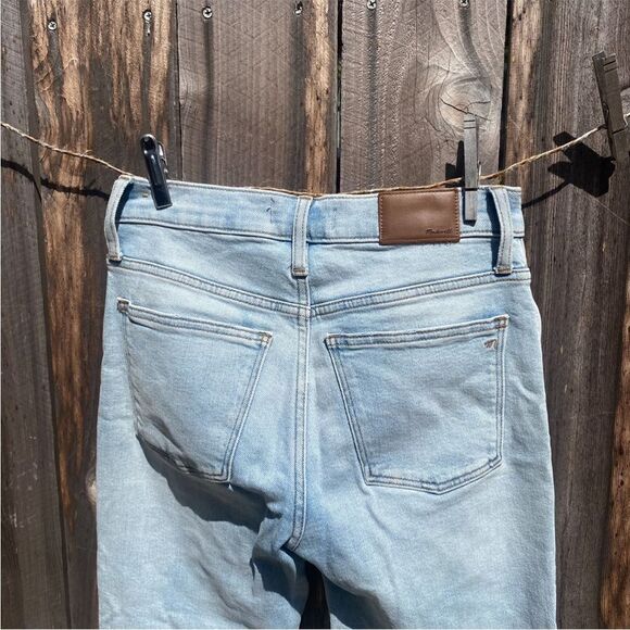 Madewell Mid-Rise Classic Straight Jeans in Wellingfora Wash Knee-Rip Edition 25 - Picture 9 of 15